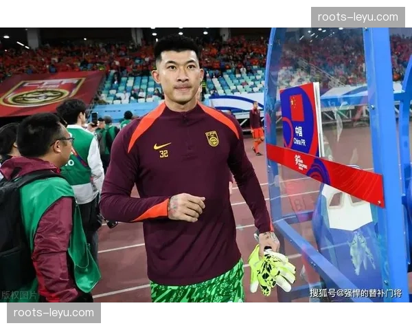 刘殿座多次关键扑救力保球门 蓉城门将表现稳健成后防基石