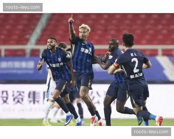 深圳新鹏城主场五球大胜武汉三镇 进攻端多点开花展现潜力